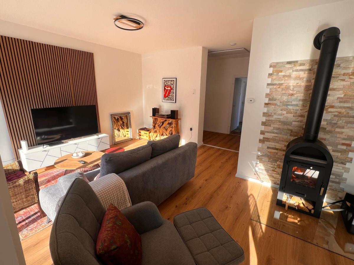 Ferienwohnung Imzaro: Erdgeschoss, 2 Schlafzimmer Plus Schlafsofa, Eigener Eingang, Grosse Terrasse Mit Garten! Spittal an der Drau Exterior foto